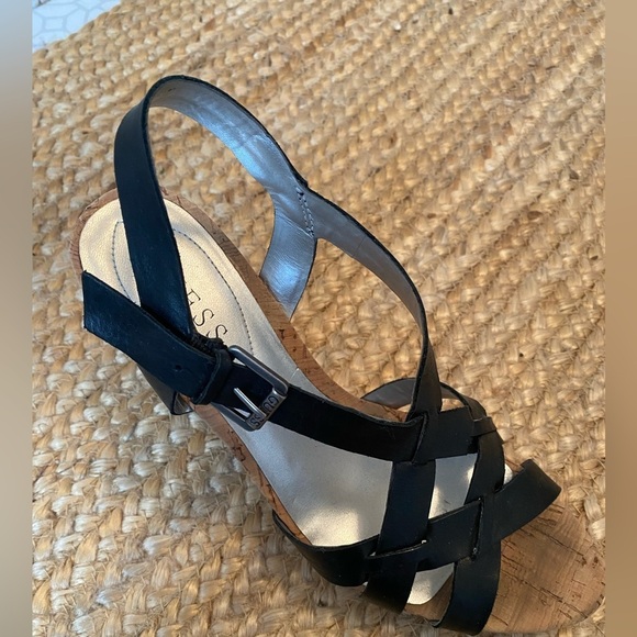 Guess Women’s Black Leather Strappy Cork Wedge Sandals Size 8.5 - Picture 9 of 11